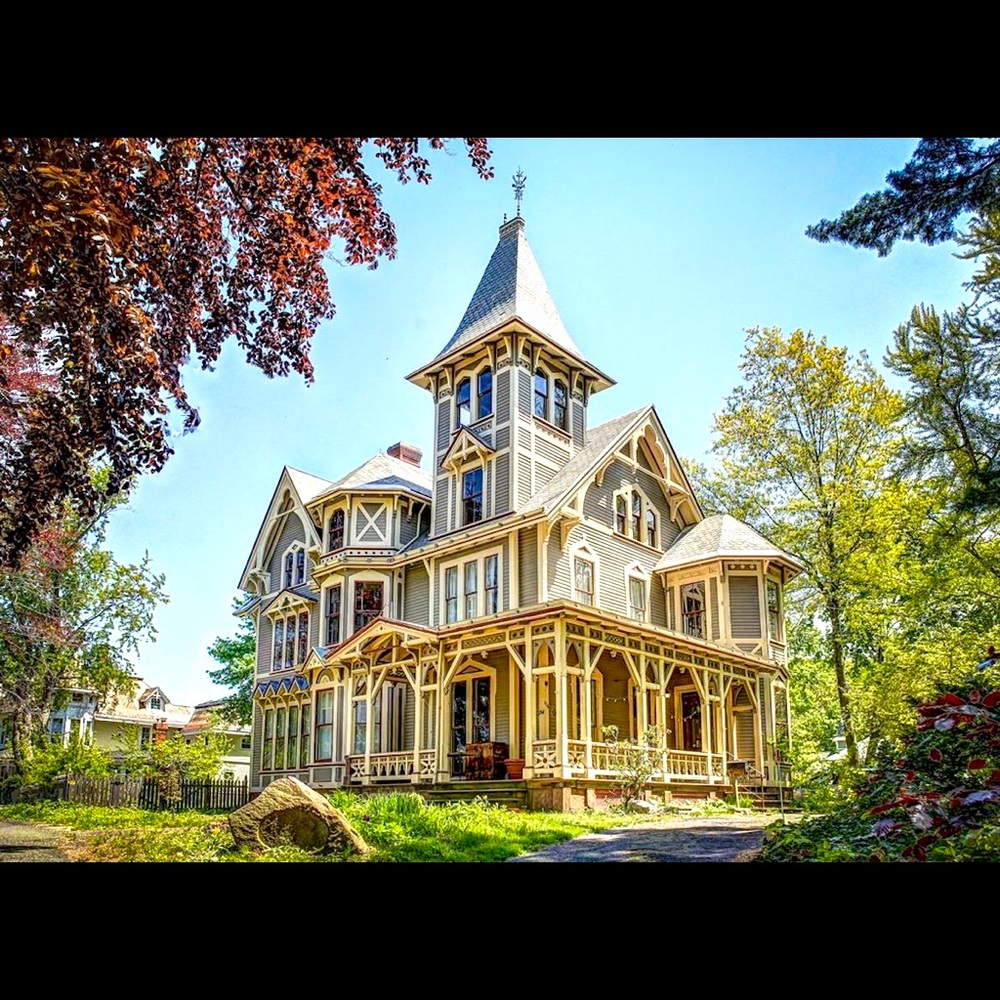 Meet your Posher, Madeline